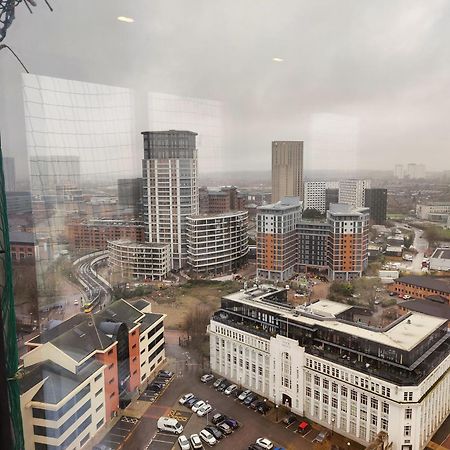 Quayside Penthouse 2 Bedroom Ensuite Near Media City & Manchester United Buitenkant foto