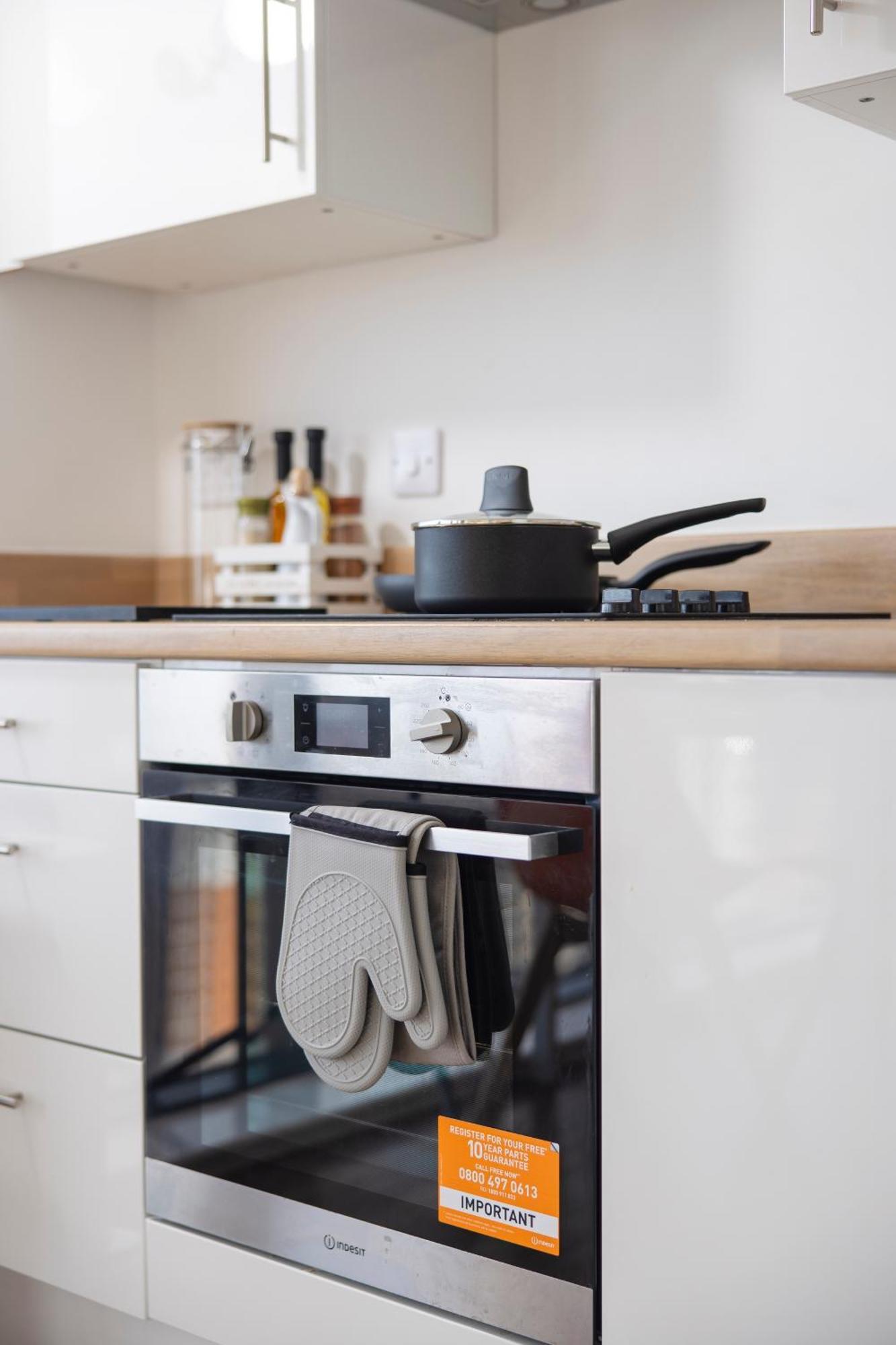 Quayside Penthouse 2 Bedroom Ensuite Near Media City & Manchester United Buitenkant foto