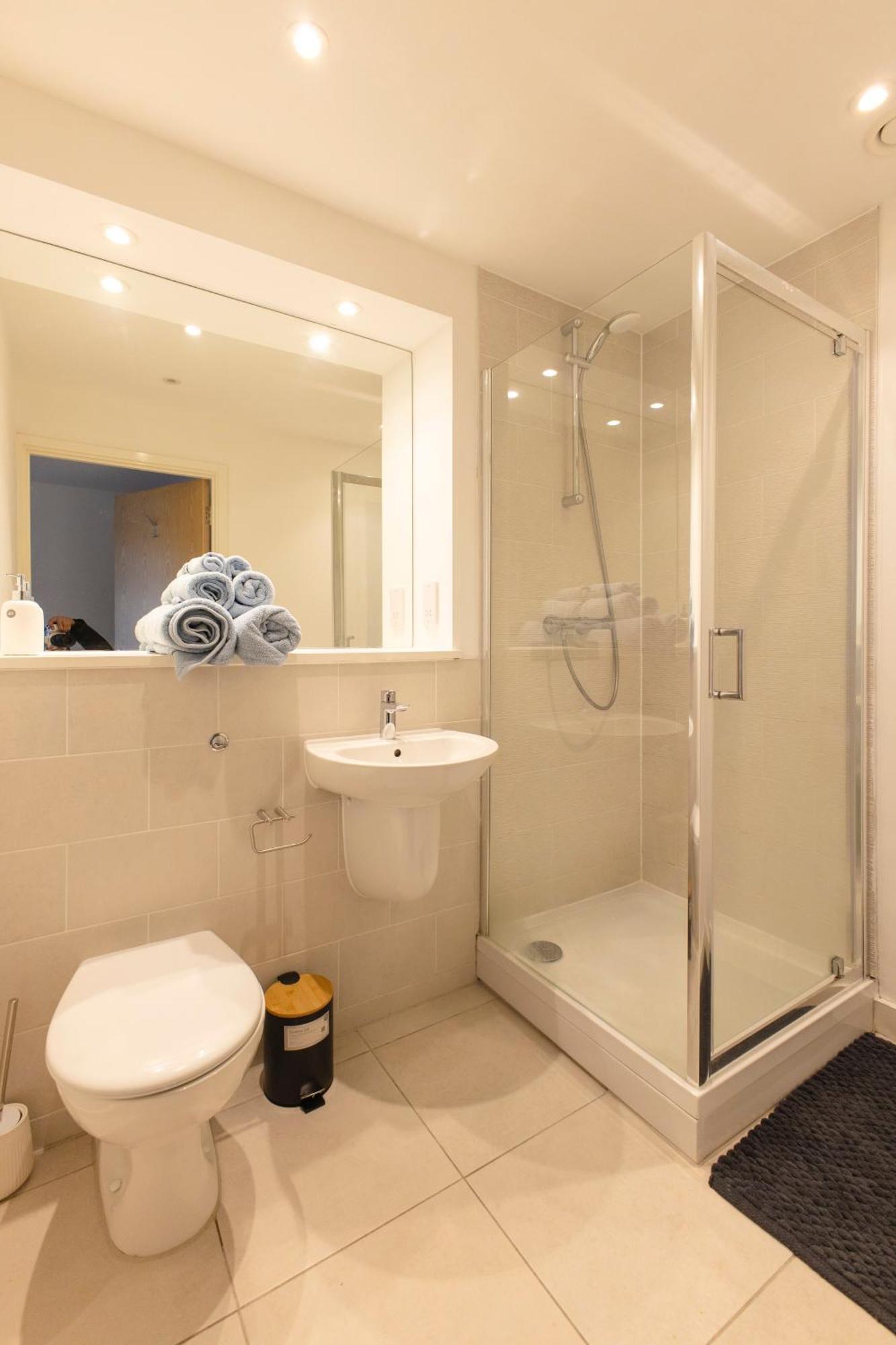 Quayside Penthouse 2 Bedroom Ensuite Near Media City & Manchester United Buitenkant foto