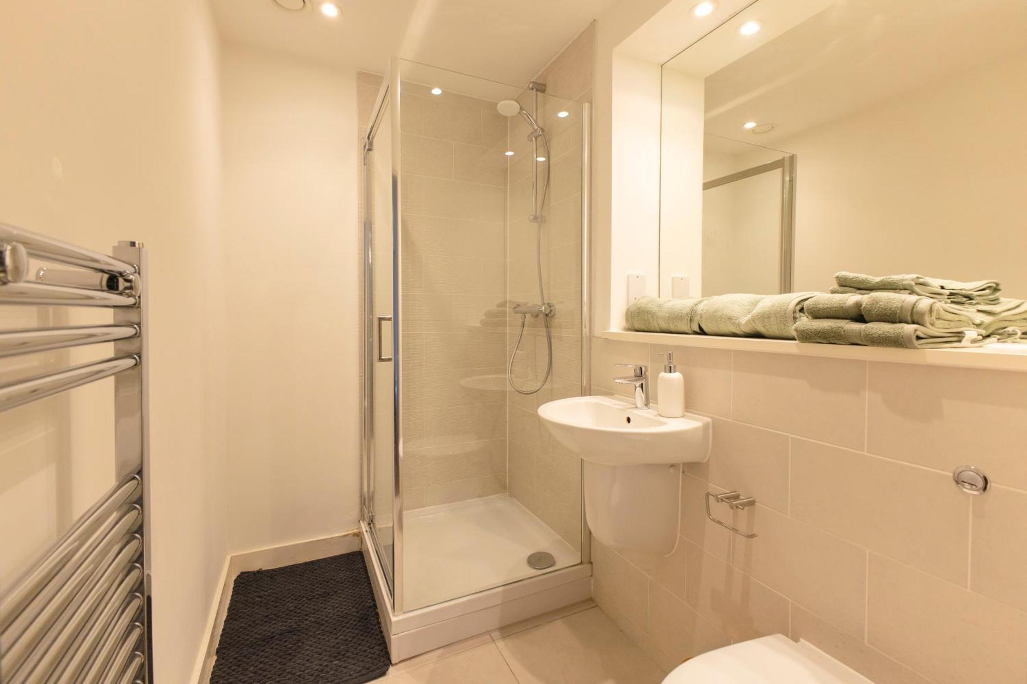 Quayside Penthouse 2 Bedroom Ensuite Near Media City & Manchester United Buitenkant foto