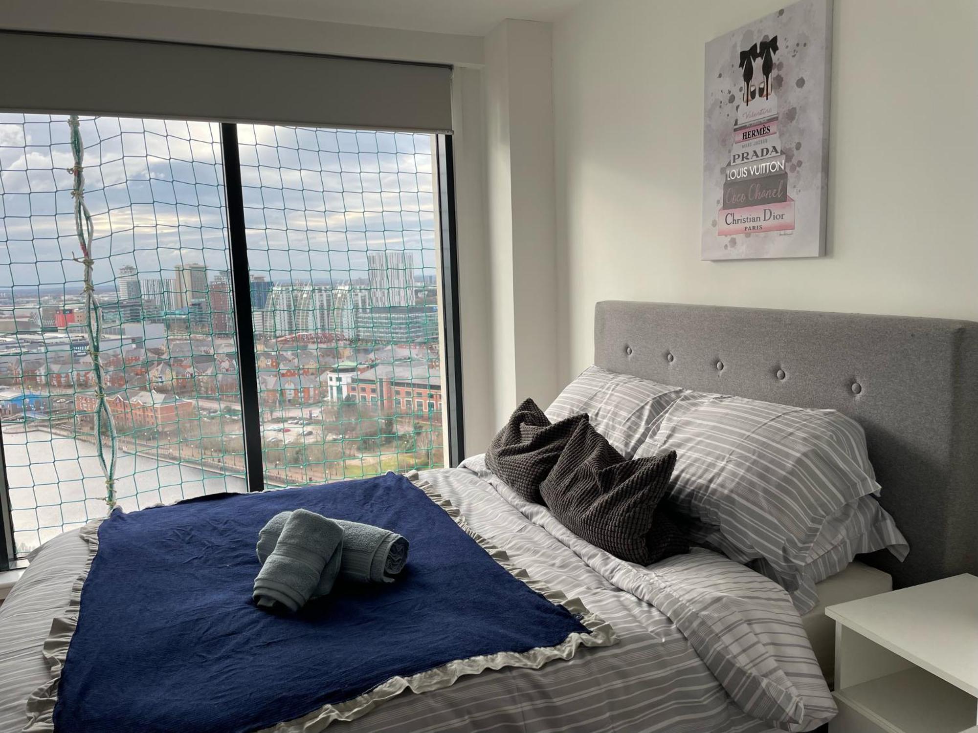 Quayside Penthouse 2 Bedroom Ensuite Near Media City & Manchester United Buitenkant foto